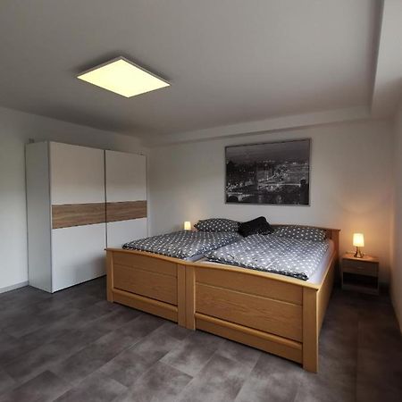 Moderne Wohnung mit Terrasse und eigenem Zugang. Remscheid Exterior foto