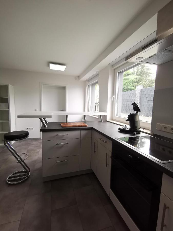 Moderne Wohnung mit Terrasse und eigenem Zugang. Remscheid Exterior foto