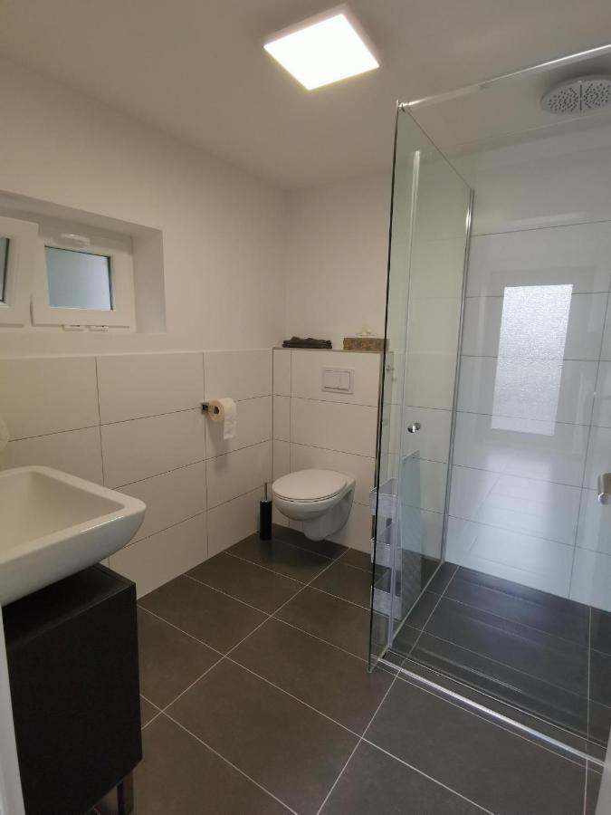 Moderne Wohnung mit Terrasse und eigenem Zugang. Remscheid Exterior foto